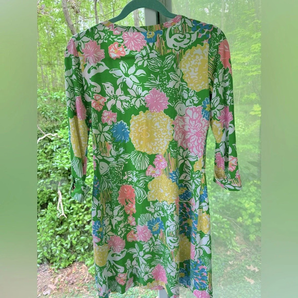 Lilly Pulitzer S Hibiscus Stroll Palmetto Dress. V-neck with 3/4 cuffed sleeve - Picture 7 of 10